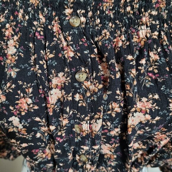 American eagle small black‎ floral crop top - Picture 4 of 7